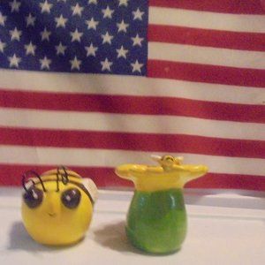 Bee's Salt and Pepper Shakers